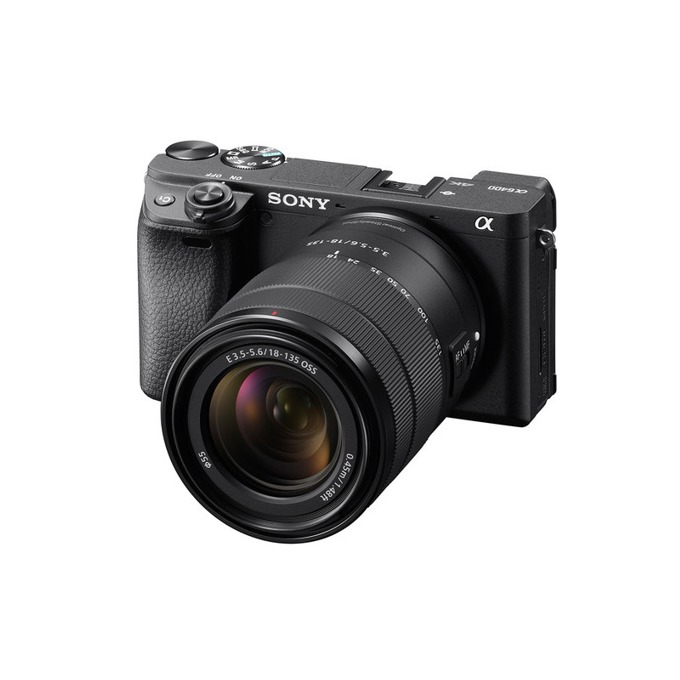 Фотоапарат Sony A6400(черен) в комплект с обектив Sony E 18-135mm f/3.5-5.6 OSS